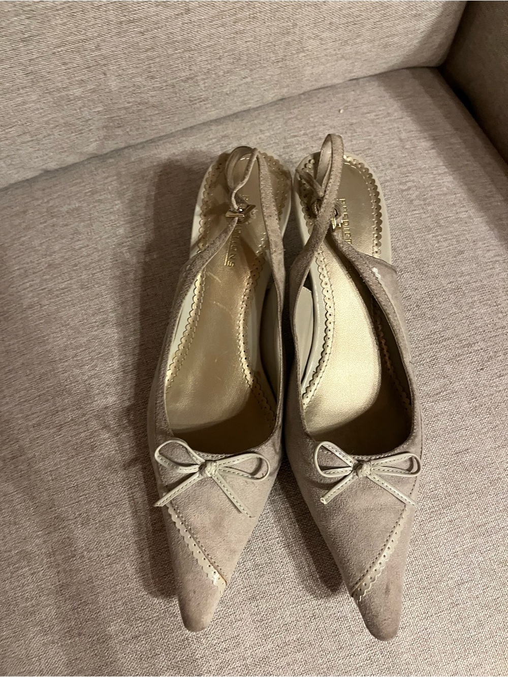 Vintage suede kitten heels with scalloped edge & bow detail